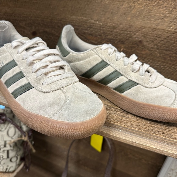 Adidas Gazelle Skateboarding Sneakers Men’s 8.5 / Women’s 10 – Beige & Green - Picture 4 of 11